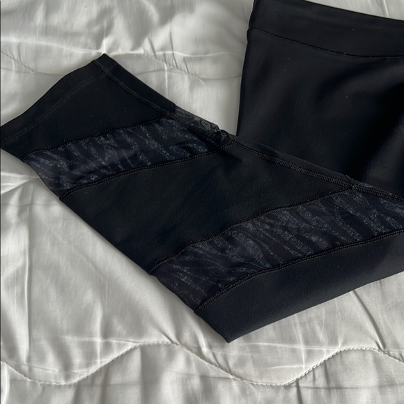 BCG Black Performance Capri Leggings with Mesh Panels - Picture 4 of 4